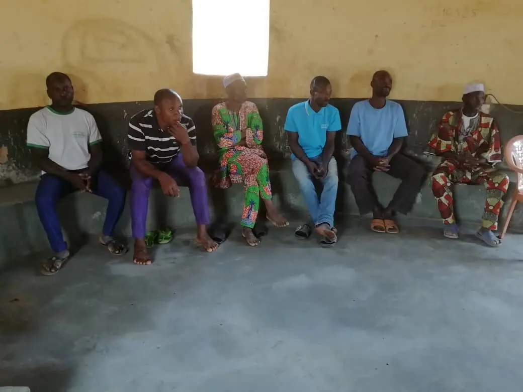 L'équipe d'apiculteurs de Bowounda réunie sur le terrain